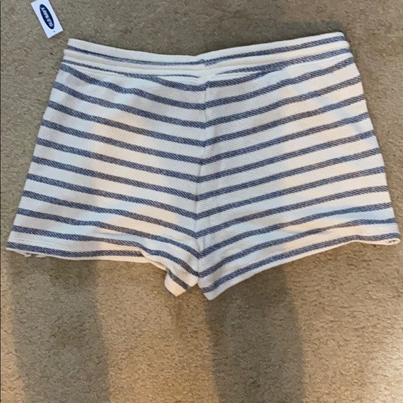 Women’s Old Navy shorts - Picture 2 of 3